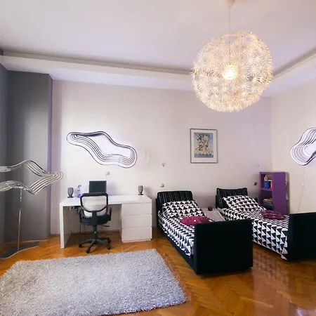 Luni Apartment