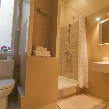 Luni Apartment