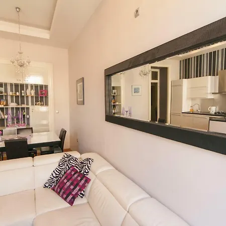 Apartment Luni *