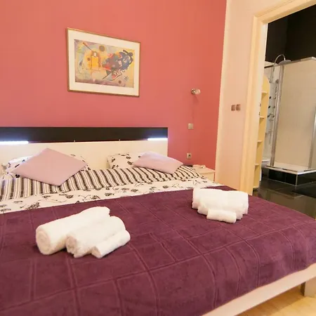 Luni Apartment *