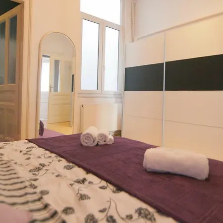 Apartment Luni *