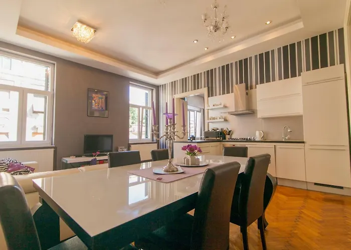 Apartment Luni