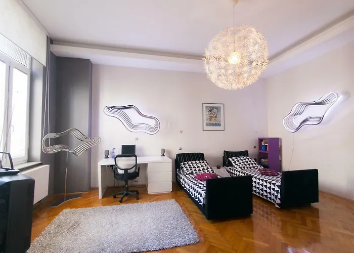 Luni Apartment
